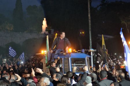 Στον εξωδικαστικό συμβιβασμό και τα «κόκκινα» δάνεια των αγροτών