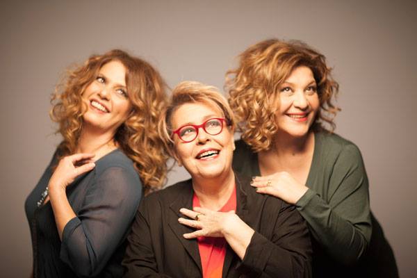 Η Δήμητρα Γαλάνη η Ελένη Τσαλιγοπούλου και η Γιώτα Νέγκα «Αυτοπροσώπως» στον Νίκο Θρασυβούλου