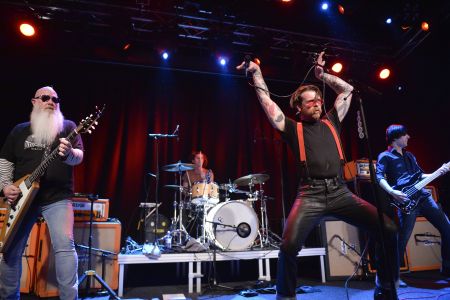 Ολοκλήρωσαν τη συναυλία του Bataclan οι Eagles of Death Metal