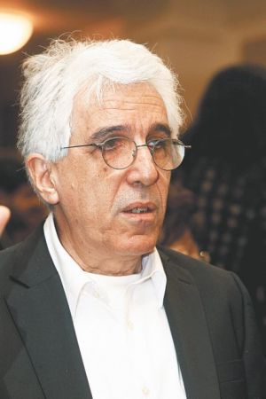 Ενας πολυέξοδος υπουργός