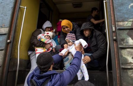 Σύνοδος – επαφές Τσίπρα καθορίζουν τις εξελίξεις στο προσφυγικό