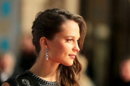 Η Αλίσια Βικάντερ θα φορέσει τη στολή της Λάρα Κροφτ