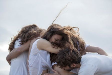 Χορεύοντας ανάμεσα στην πραγματικότητα και στη φαντασία