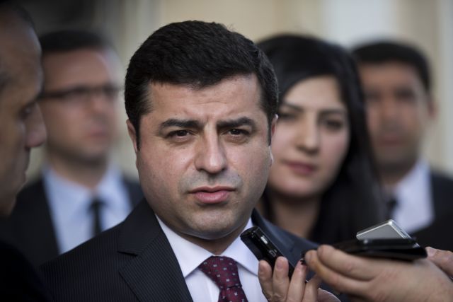 Demirtaş: “Erdogan neither wants nor can solve the refugee crisis”