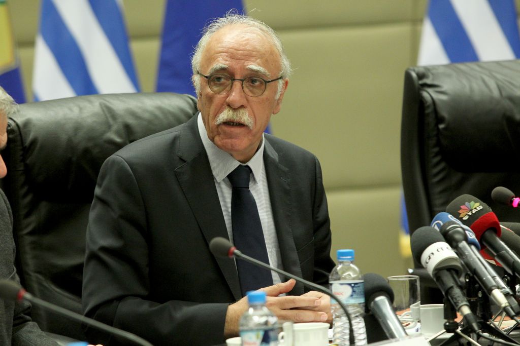 Βίτσας: Κάτι θα ξερει ο Καμμένος για τον Καλογρίτσα