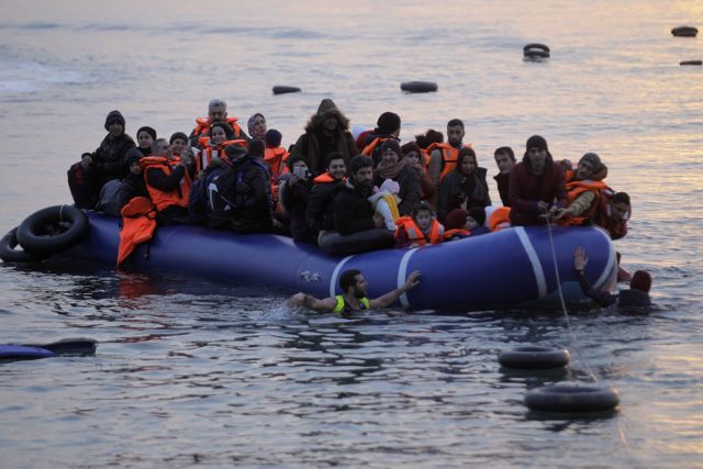 Από Κέρκυρα ξεκίνησε η λέμβος που μετέφερε 22 πρόσφυγες στην Ιταλία | tovima.gr