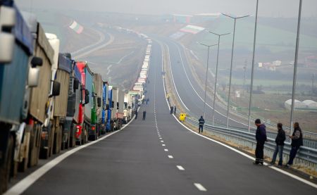 Βουλγαρία:Απειλεί με αντι-μπλόκα στα σύνορα, διορία μέχρι τη Δευτέρα