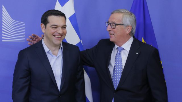Juncker praises Tsipras over refugee crisis management