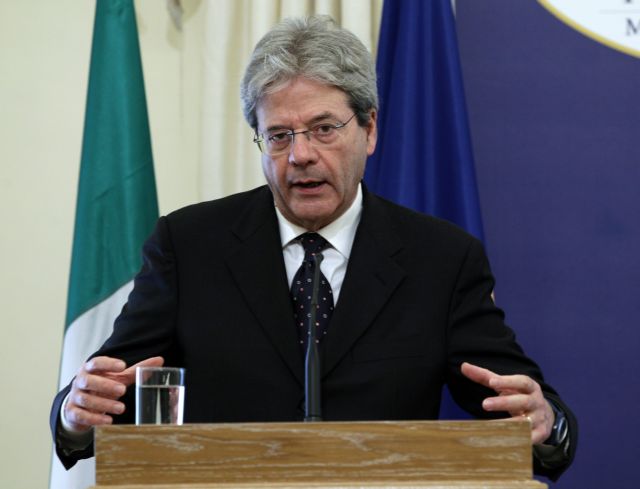 Στηλιτεύει την έλλειψη αλληλεγγύης στην Ελλάδα ο Ιταλός ΥΠΕΞ