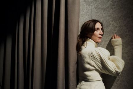 Η Νόρα φεύγει πάντα από το σπίτι