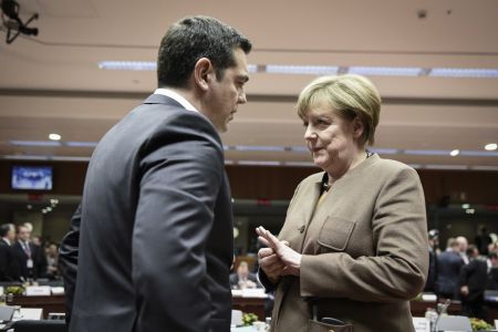 Deutsche Welle: Ο Τσίπρας ζητά τη βοήθεια της Μέρκελ