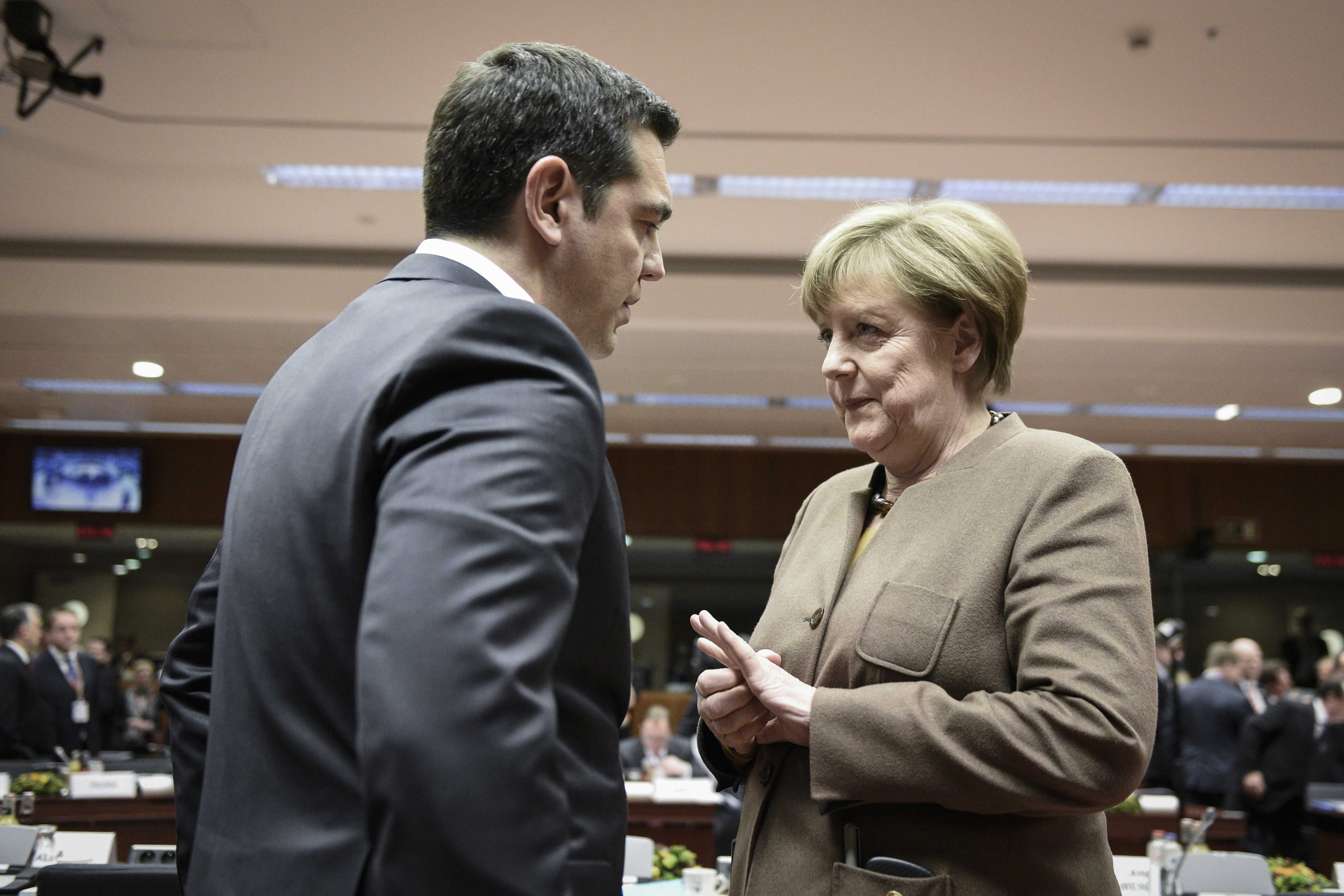 Deutsche Welle: Ο Τσίπρας ζητά τη βοήθεια της Μέρκελ