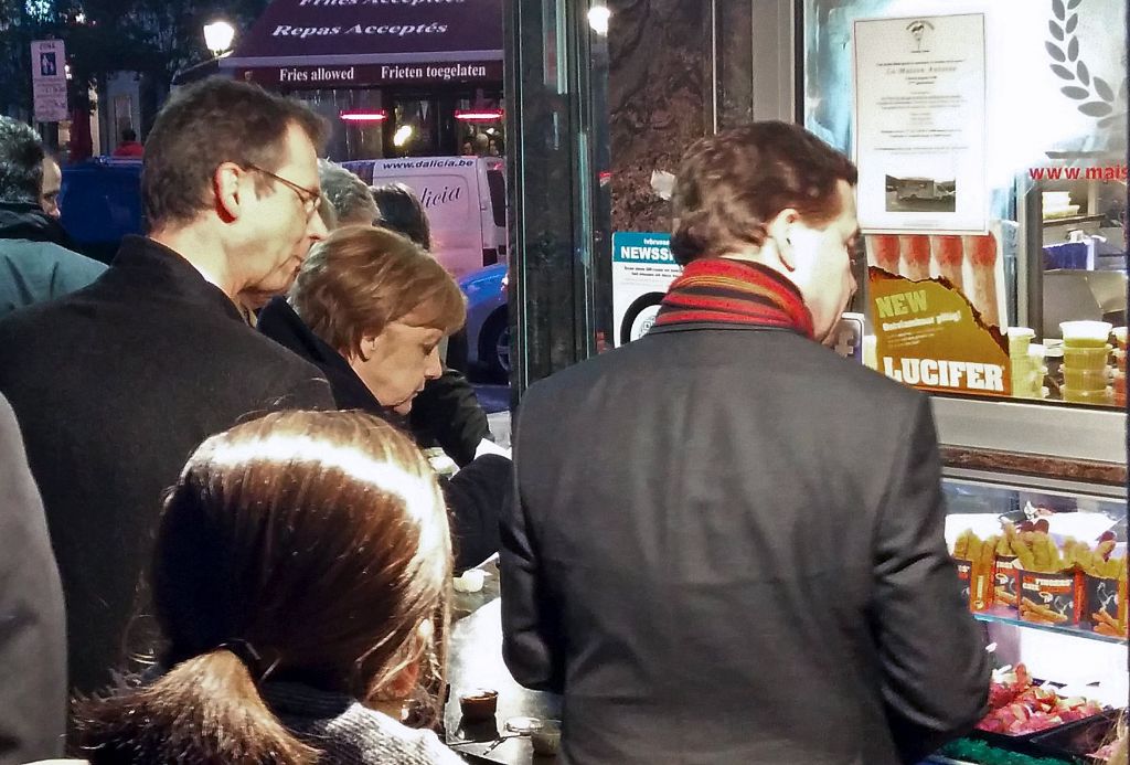 Το διάλειμμα της Μέρκελ από τη Σύνοδο για… τηγανητές πατάτες