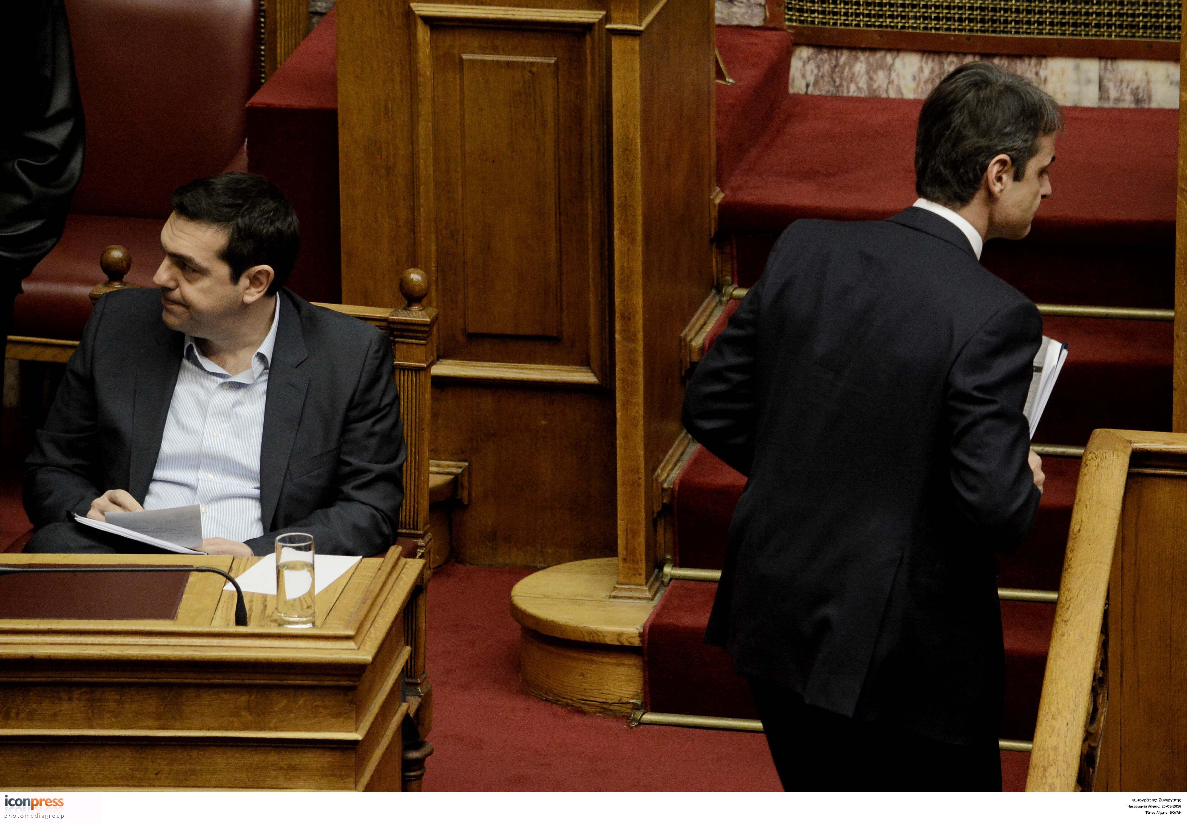 Στο «κόκκινο» οι σχέσεις Τσίπρα – Μητσοτάκη με αφορμή το προσφυγικό