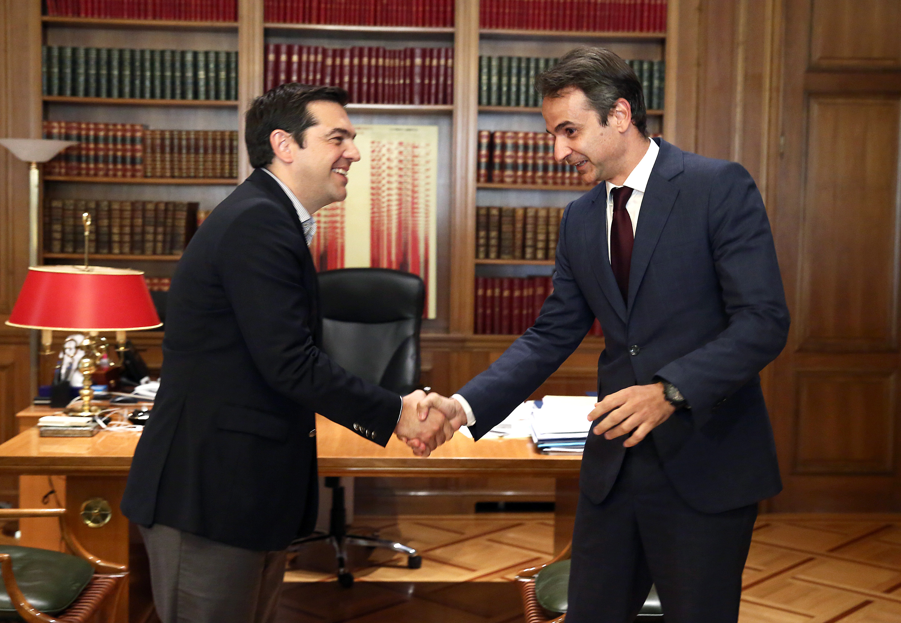 Ο Τσίπρας, ο Μητσοτάκης και τα ορφανά της κεντροαριστεράς