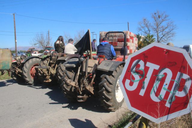 Farmers return to the road blocks after talks with government