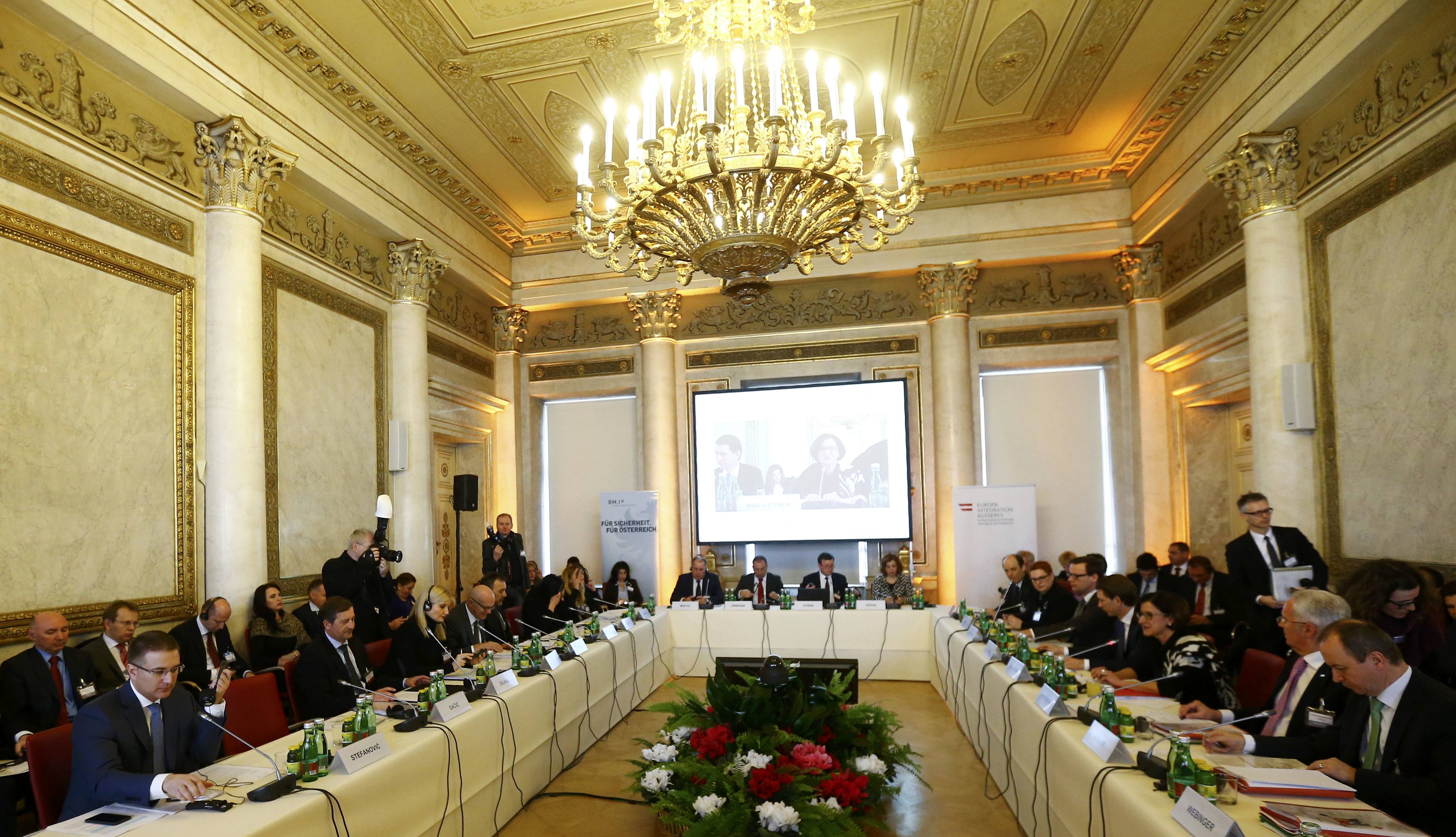 Αυστριακός υπουργός Άμυνας: Εγώ θα είχα καλέσει την Ελλάδα στη Διάσκεψη