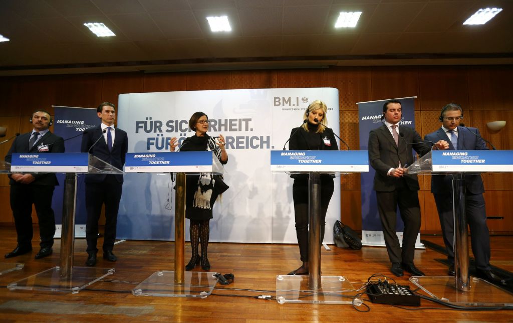 Πολιτική στο πνεύμα του Μέτερνιχ με άσκηση πίεσης στην Ελλάδα