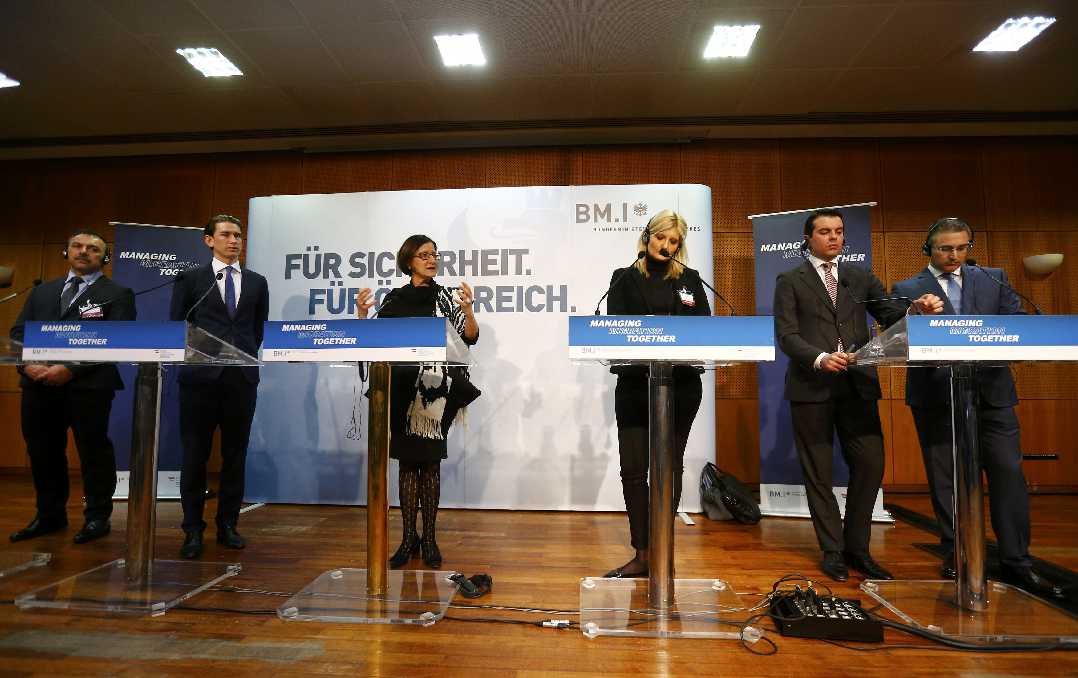 Πολιτική στο πνεύμα του Μέτερνιχ με άσκηση πίεσης στην Ελλάδα