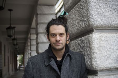 Γιάννος Περλέγκας: «Στο ποιοτικό θέατρο υπάρχει μεγάλη ενοχή»