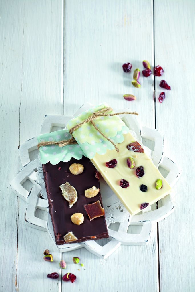 Μπάρες σοκολάτας με αποξηραμένα φρούτα