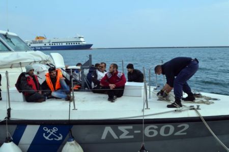 Coast Guard rescues 74 refugees off Lesvos and Farmakonisi