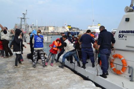 Turkish officers withdrawn from Greek islands as refugee arrivals rise