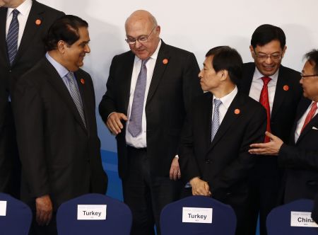 Σαπέν: Καμία ανησυχία για το ρυθμό ανάπτυξης της γαλλικής οικονομίας