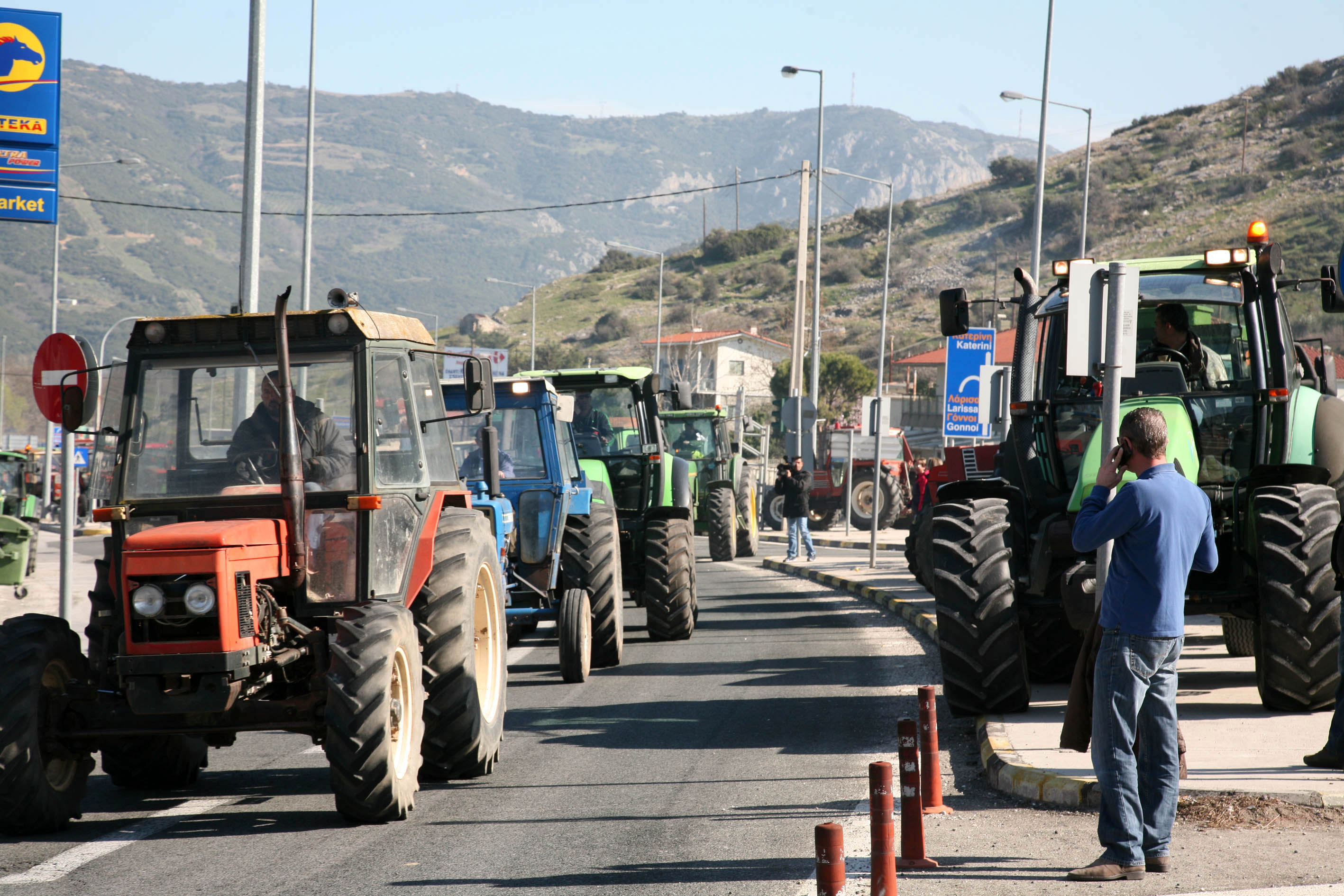 Δεν υπαναχωρούν οι αγρότες Ημαθίας, βγάζουν τα τρακτέρ στη Βέροια