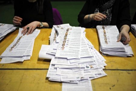 Πολιτικό αδιέξοδο διαρκείας παραμονεύει στην Ιρλανδία μετά τις κάλπες