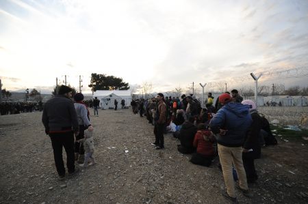 Κλειστή η Βαλκανική οδός – Καραμπινιέρους στέλνει στα ελληνοαλβανικά σύνορα ο Ρέντσι