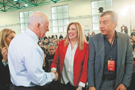 Βήματα διαλόγου υπό τον φόβο των εκλογών