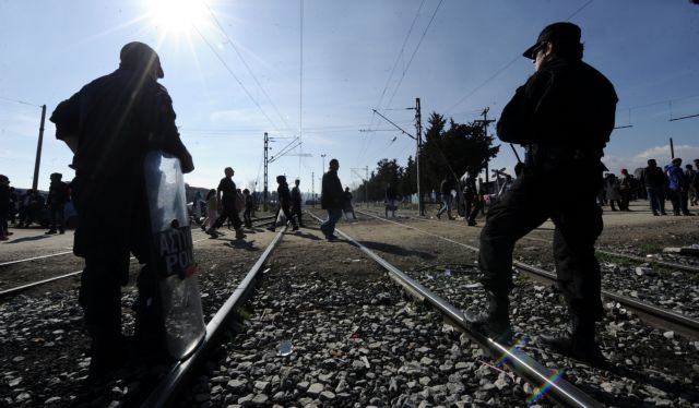 Tension at Idomeni as refugees break through police lines