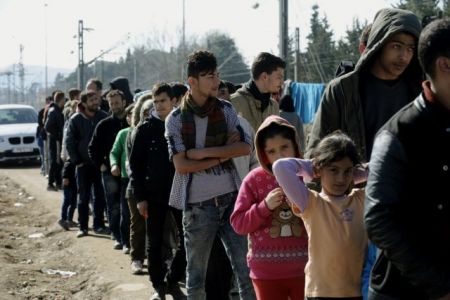 Over 6,000 refugees “trapped” on the border at Idomeni