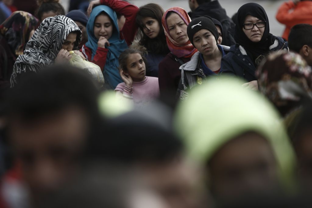 Πάνω από 5.000 πρόσφυγες αναμένουν το πλοίο για Πειραιά