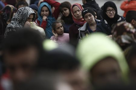 Πάνω από 5.000 πρόσφυγες αναμένουν το πλοίο για Πειραιά