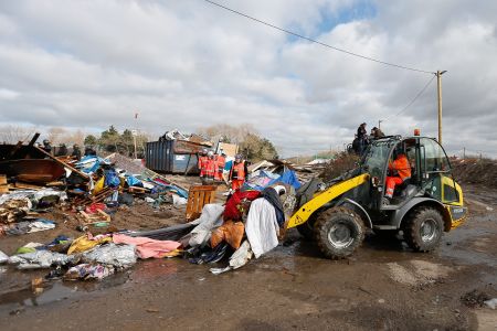 Γαλλία: Οι αρχές άρχισαν την διάλυση της «ζούγκλας» του Καλαί