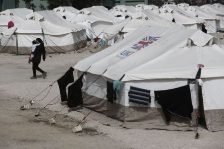 Απαγόρευση εισόδου στα hot spots καταγγέλλει η Διεθνής Αμνηστία