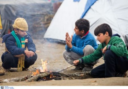 Over 9,000 refugees remain ‘trapped’ on the border with FYROM