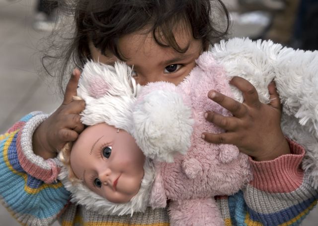 Συγκέντρωση ειδών πρώτης ανάγκης για τους πρόσφυγες στο Σύνταγμα