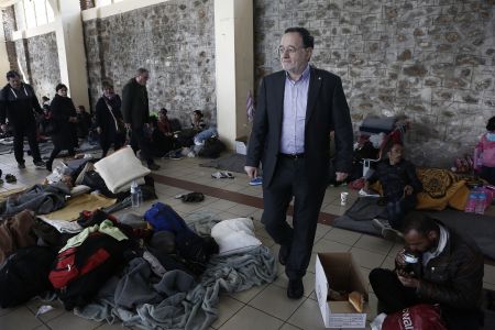 Λαφαζάνης από τον Πειραιά: Οι εθελοντές σώζουν την τιμή της χώρας