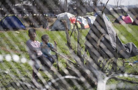 ΕΕ: Πολιτική δέσμευση της πΓΔΜ για συνεργασία στο προσφυγικό