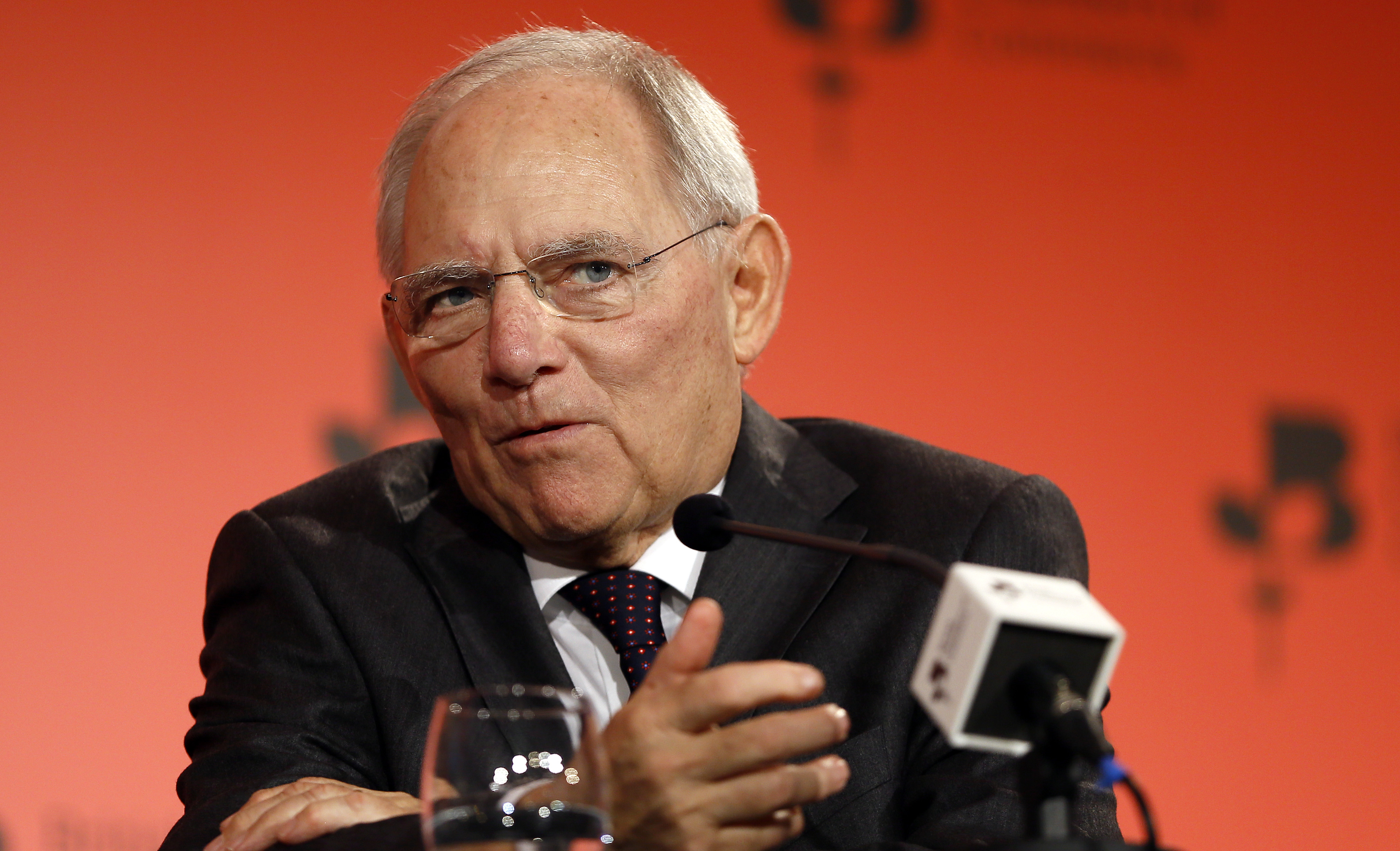 Ολοκλήρωση της αξιολόγησης έως το Πάσχα βλέπει ο Σόιμπλε