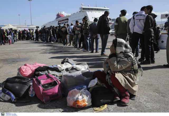 Πρόσφυγες στον Πειραιά: «Ευχαριστούμε τους Έλληνες»