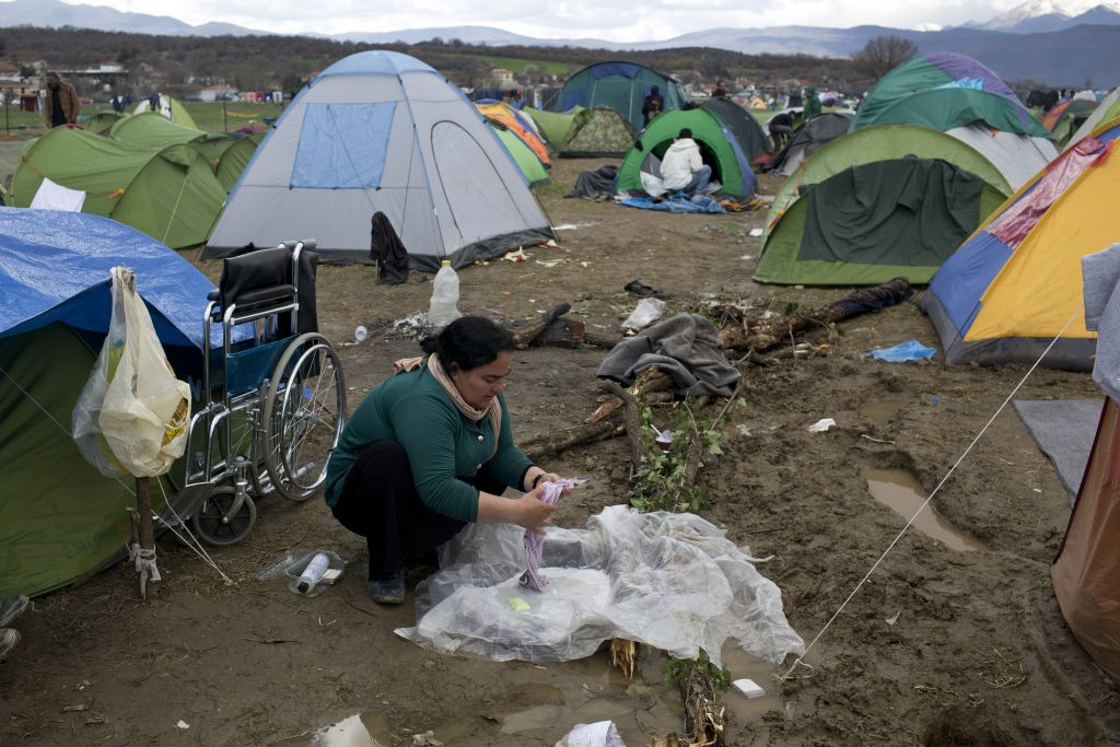 πΓΔΜ: Να αδειάσει η Ελλάδα από πρόσφυγες, αλλά «από αέρος»