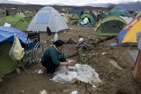 πΓΔΜ: Να αδειάσει η Ελλάδα από πρόσφυγες, αλλά «από αέρος»