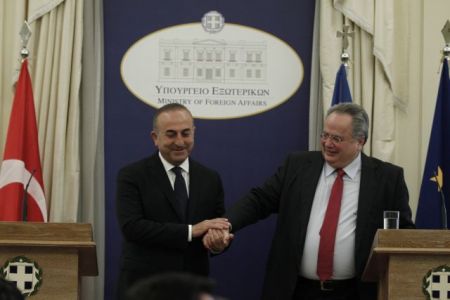 Με τον τούρκο ΥΠΕΞ συναντάται την Κυριακή στην Κρήτη ο Νίκος Κοτζιάς