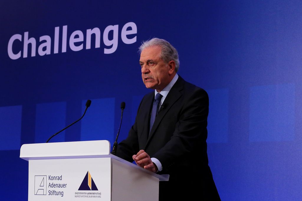 Αβραμόπουλος: Έκκληση για υλοποίηση των δεσμεύσεων της ΕΕ για το προσφυγικό