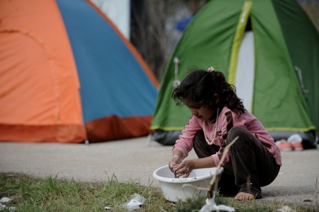 Πάνω από 33.000 οι εγκλωβισμένοι πρόσφυγες και μετανάστες στη χώρα