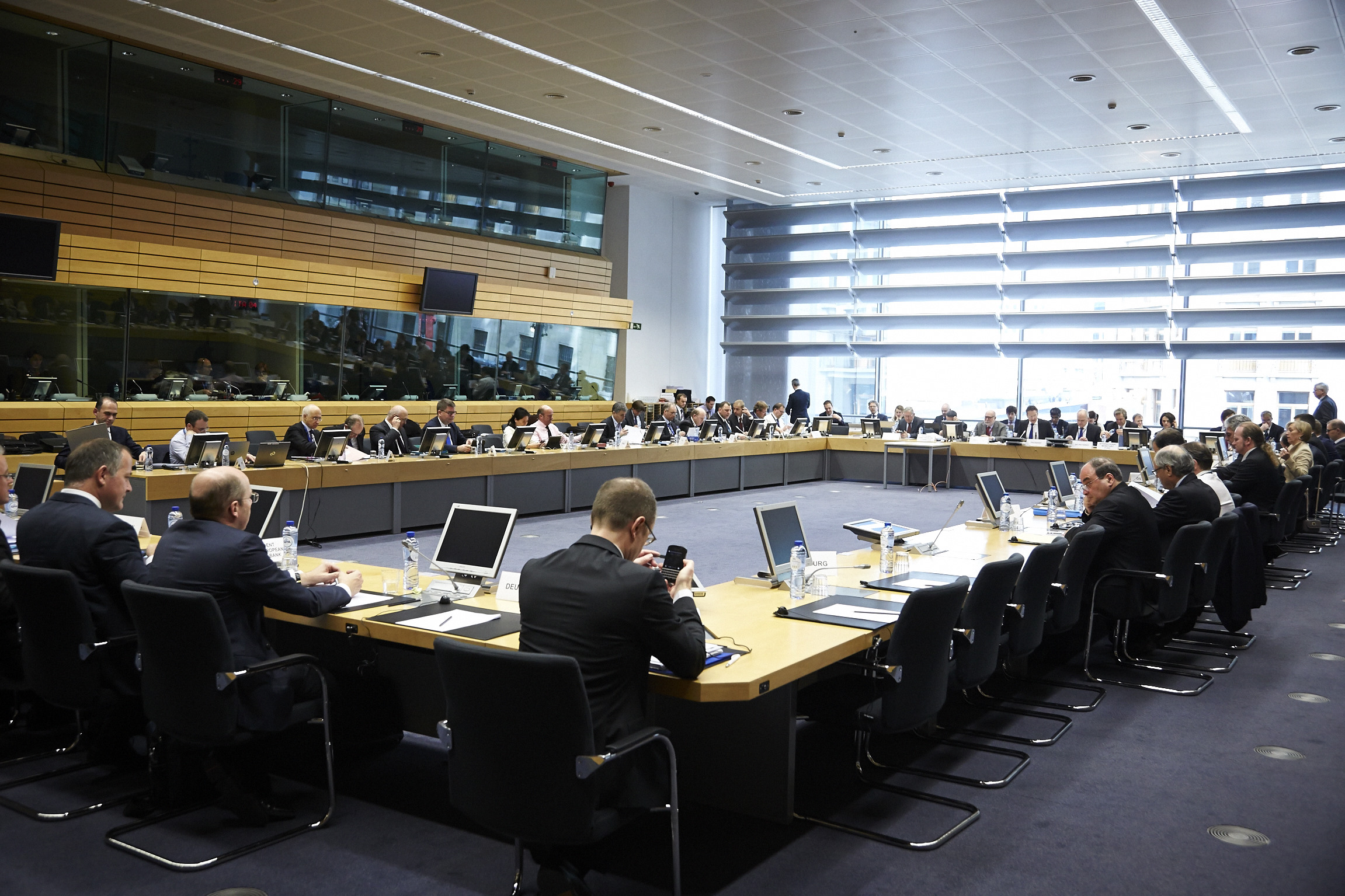 Στο Eurogroup η διαπραγμάτευση μετά τον «σχεδόν λευκό καπνό» στο Χίλτον